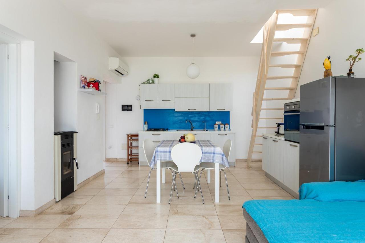 Appartamento Fronte Mare - Waterfront Apartment Putzu Idu Exterior foto